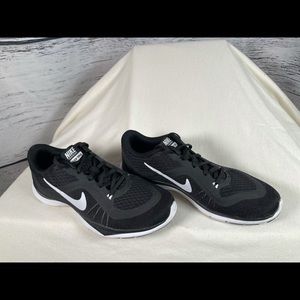 Nike training flex 6’s 6.5 black and white Nike’s